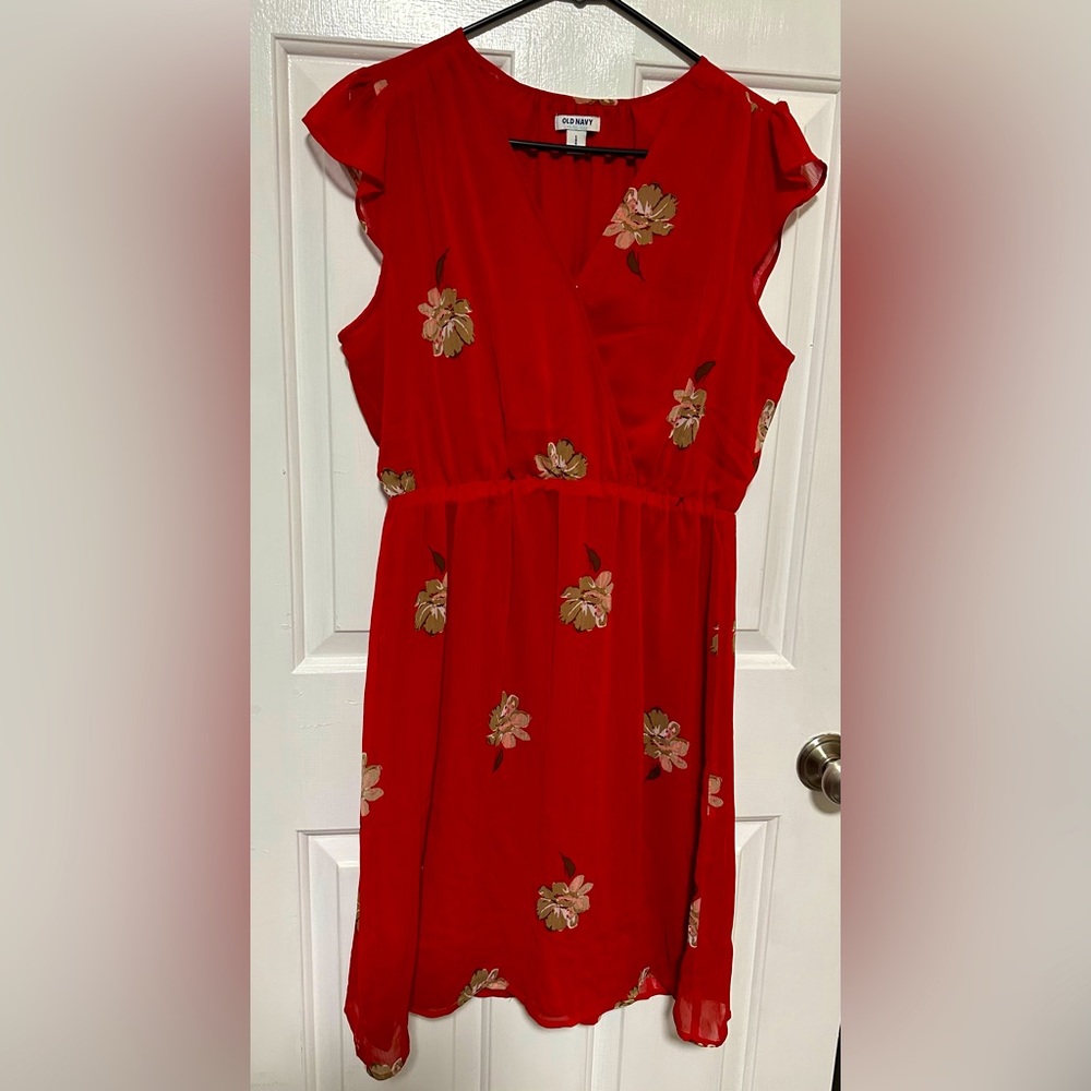 Old Navy red floral short, lined cap sleeve dress with snap closure